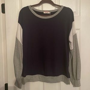 Ladies size M Andree by Unit long sleeved top